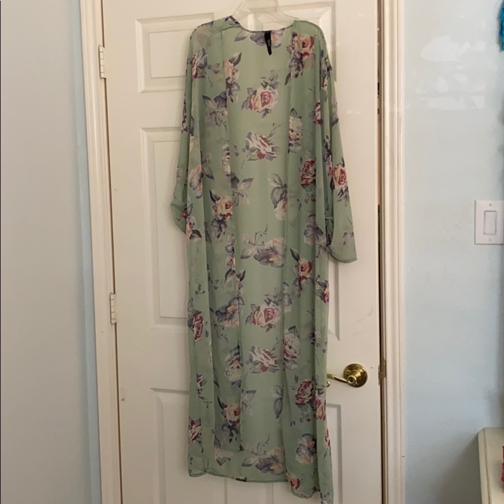 FLORAL KIMONO